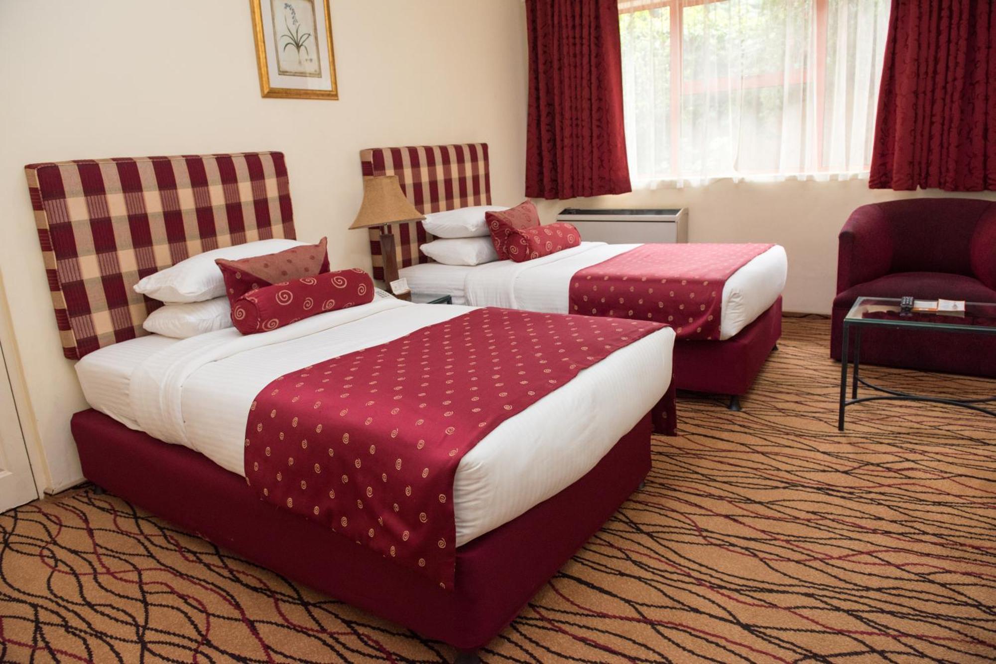 Crossroads Hotel Lilongwe Bagian luar foto