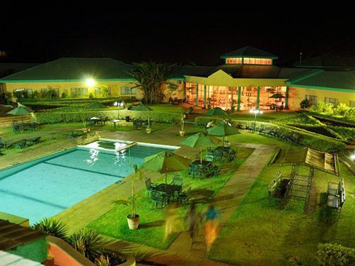 Crossroads Hotel Lilongwe Bagian luar foto
