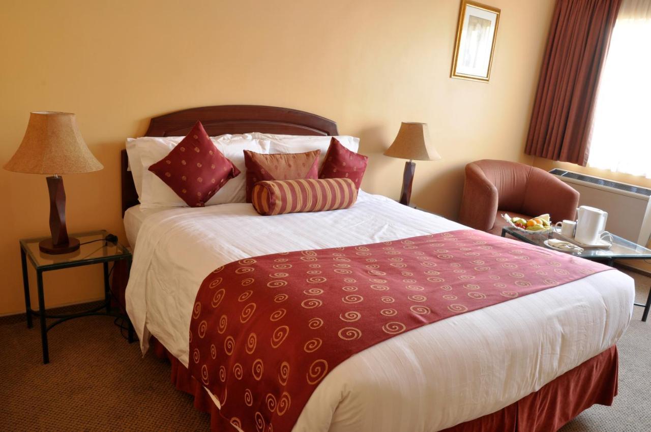 Crossroads Hotel Lilongwe Bagian luar foto