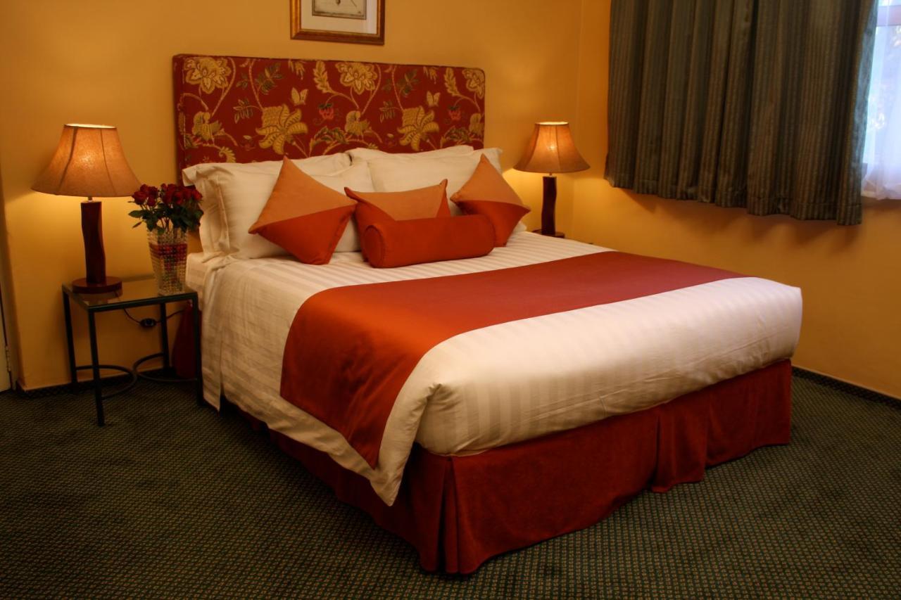 Crossroads Hotel Lilongwe Bagian luar foto