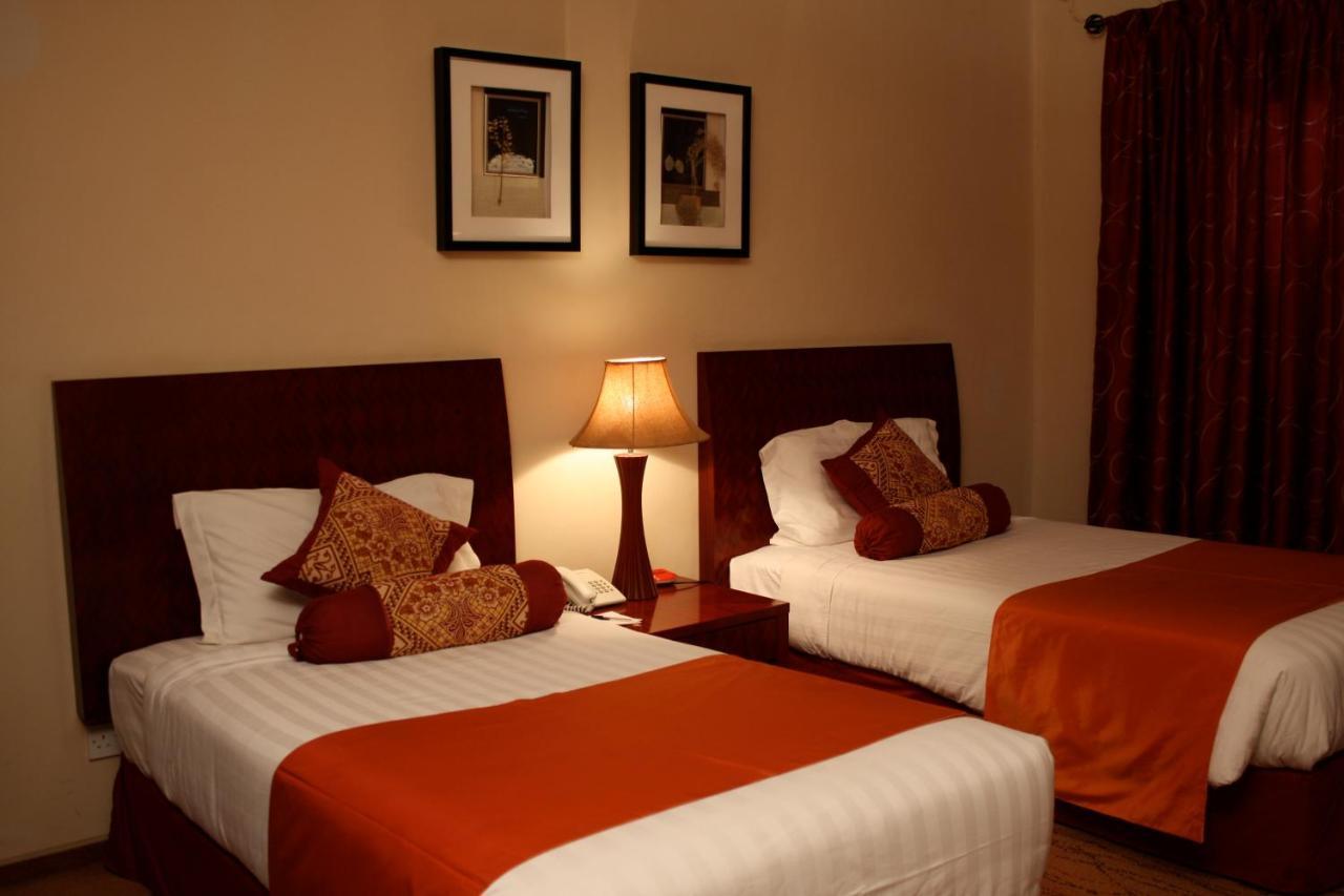 Crossroads Hotel Lilongwe Bagian luar foto