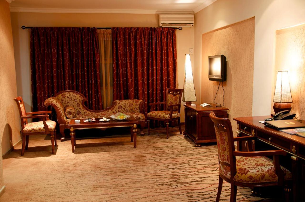 Crossroads Hotel Lilongwe Bagian luar foto
