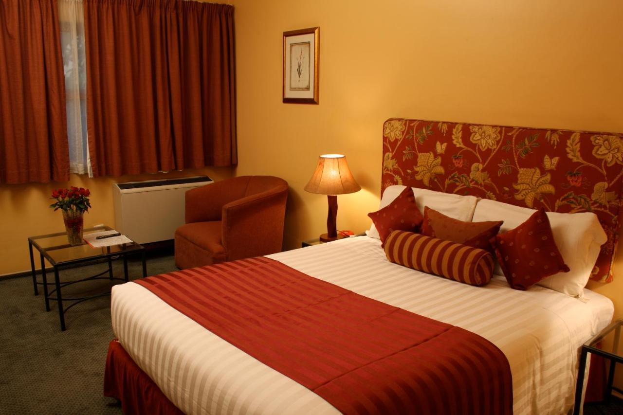 Crossroads Hotel Lilongwe Bagian luar foto