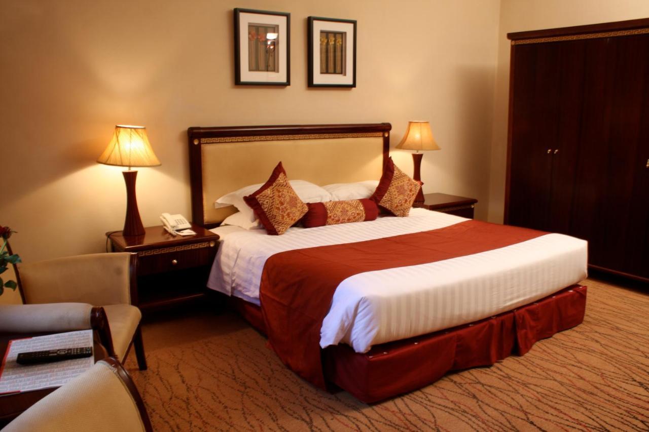 Crossroads Hotel Lilongwe Bagian luar foto