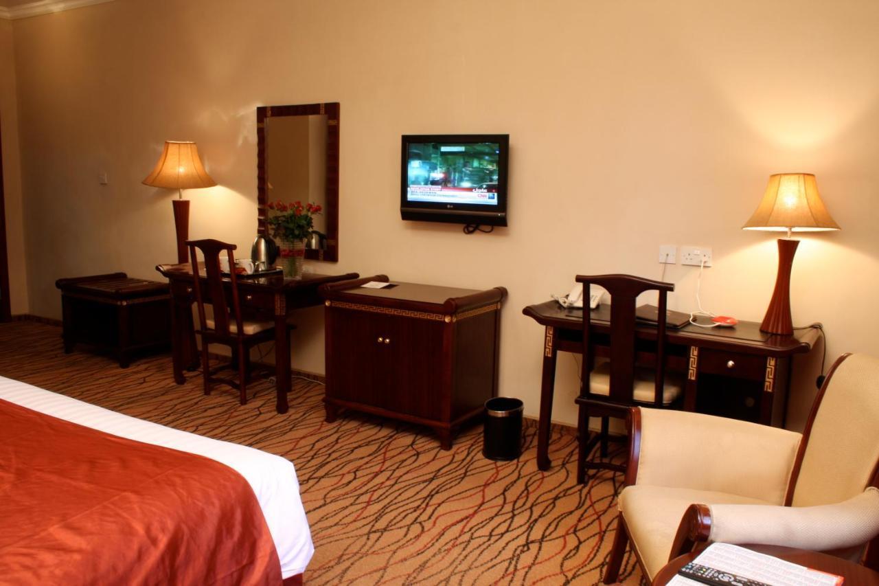 Crossroads Hotel Lilongwe Bagian luar foto