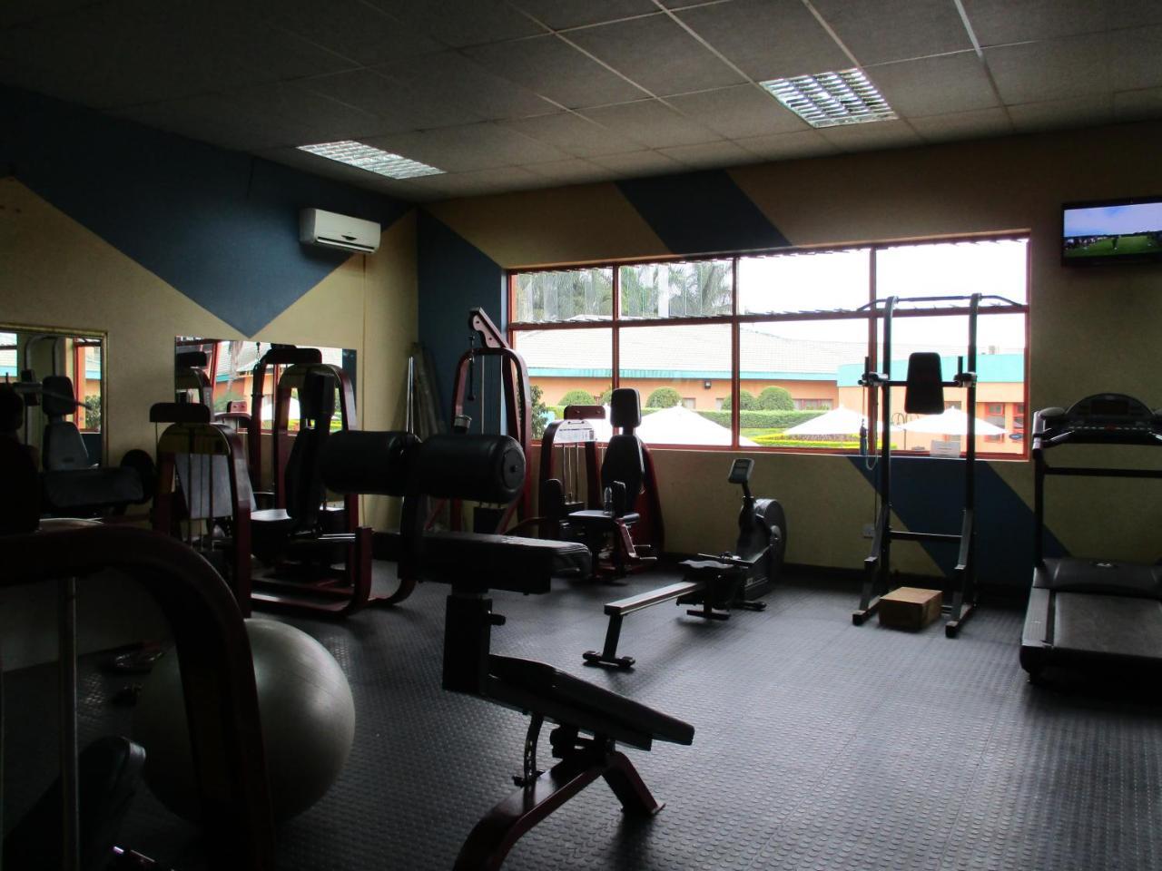 Crossroads Hotel Lilongwe Bagian luar foto
